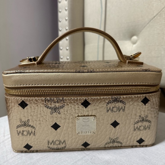 MCM Rockstar Vanity Case in Visetos - Picture 1 of 8